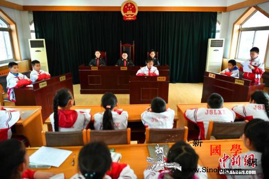 教育部：加大在青少年当中开展宪法法治_教育部-普法-司法部-