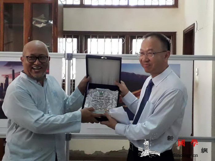 "美丽中国"图片展在桑给巴尔岛举办_坦桑尼亚-桑给巴尔-孔子-长城-