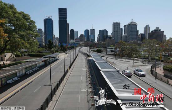 游客来澳发现什么怪事？多人赤脚走路_澳大利亚-赤脚-口音-