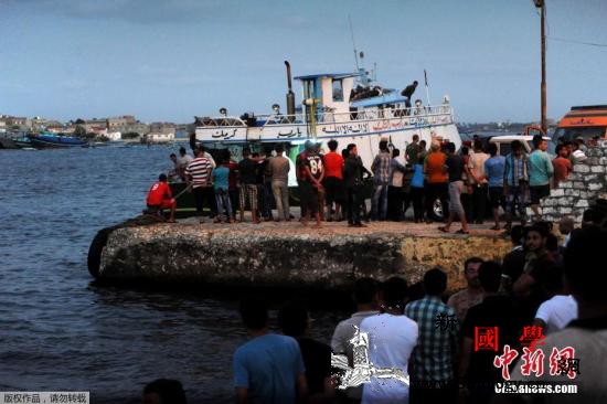毛里塔尼亚外海移民船翻覆死亡人数攀升_毛里塔尼亚-船只-遗体-