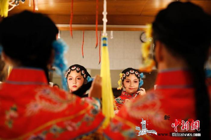 爱唱京剧的美国“吉祥”姐妹花_旧金山湾-上了-京剧-