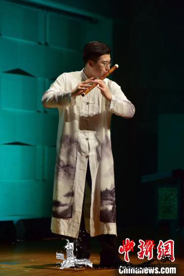 中日两国音乐家同台献演弦笛声声漾东瀛_演奏家-古琴-音乐会-