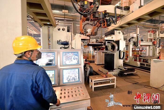 中央要求：坚决抵制否定民营经济错误言_画中画-车间-民营经济-