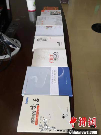壮族作家蒙飞：我写我说我行动盼民族文_壮族-南宁-民族文化-