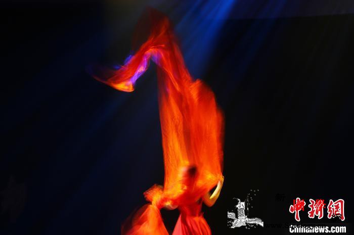 致力于发现青年艺术家第十届新星星艺术_艺术家-颁奖-星星-