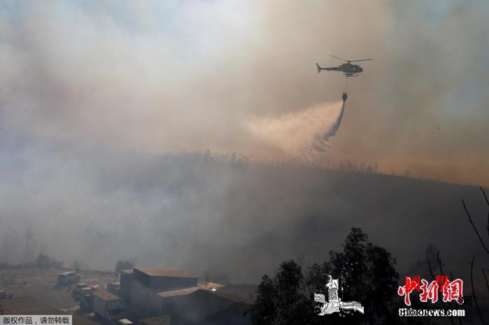 智利瓦尔帕莱索火灾致200多座民宅被_瓦尔-智利-直升机-