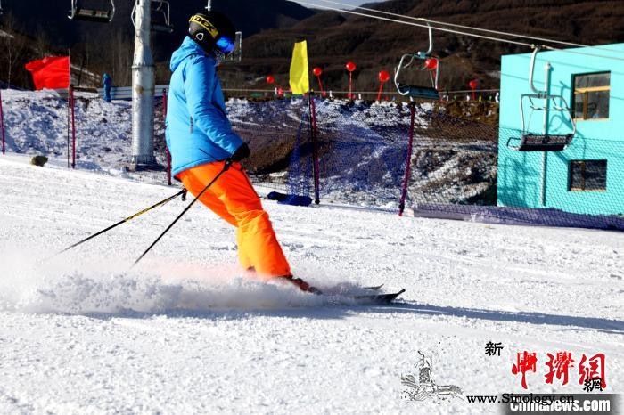 宁夏固原建成西北最大滑雪场深挖冬季旅_固原-宁夏-滑雪场-