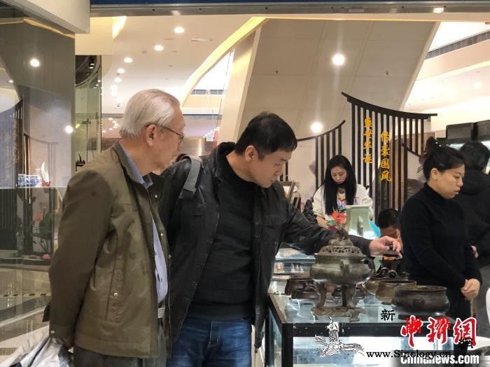 厦门现收藏热潮藏友冒雨乐淘藏品_盛业-厦门-交流会-