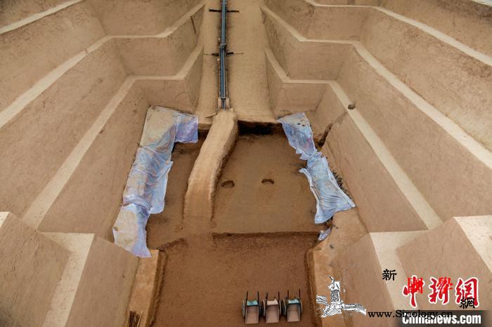 秦始皇陵陵西发现大型墓葬出土珍贵单体_墓室-墓葬-博物院-