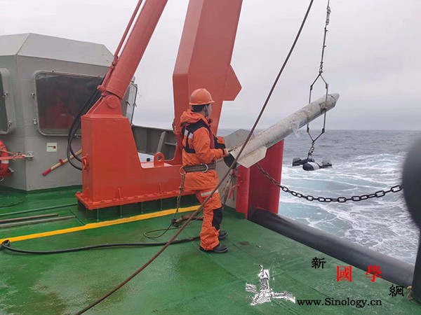 雪龙号撒下今次科考首网捞了些浮游生物_南极-浮游生物-队员-