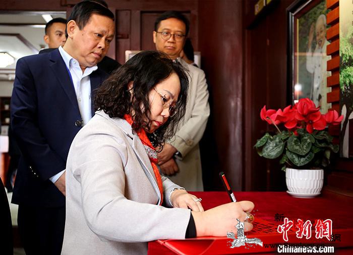 通讯：越南代表团参观胡志明旧居探寻胡_广宁-柳州-旧居-