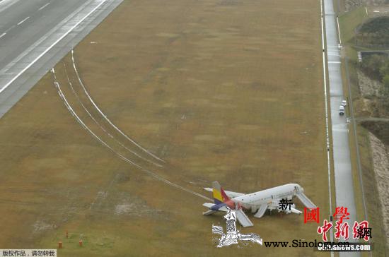 无视规定致飞机冲出跑道韩亚航空两飞行_机长-跑道-广岛-