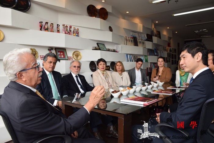 驻哥伦比亚大使看望哥中友协领导成员_雷诺-哥伦比亚-友协-领导成员-
