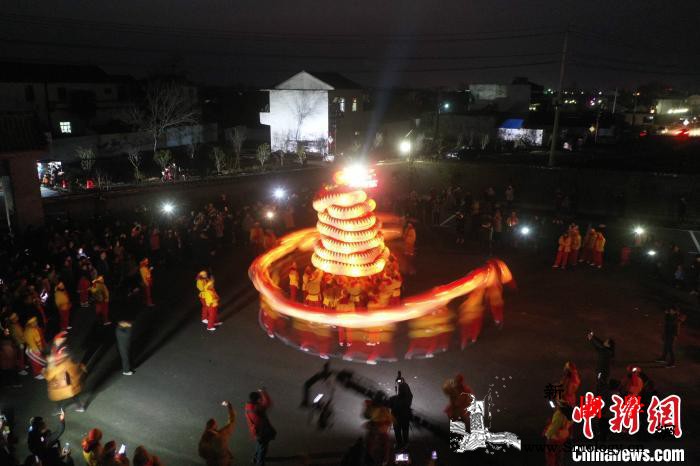 安徽:百米“洋蛇灯”再次“出宫”以老_成了-轮番-传承-