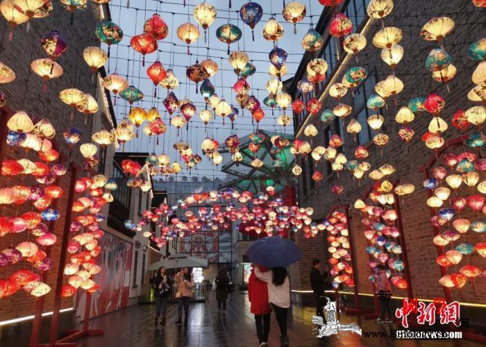 看春晚、发红包、逛庙会……中国“年味_旧金山-日本-春晚-