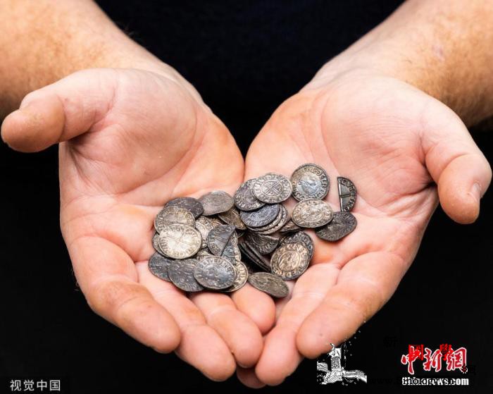 功夫不负有心人！寻宝人花30年觅得巨_画中画-英国-吉尼斯世界纪录-