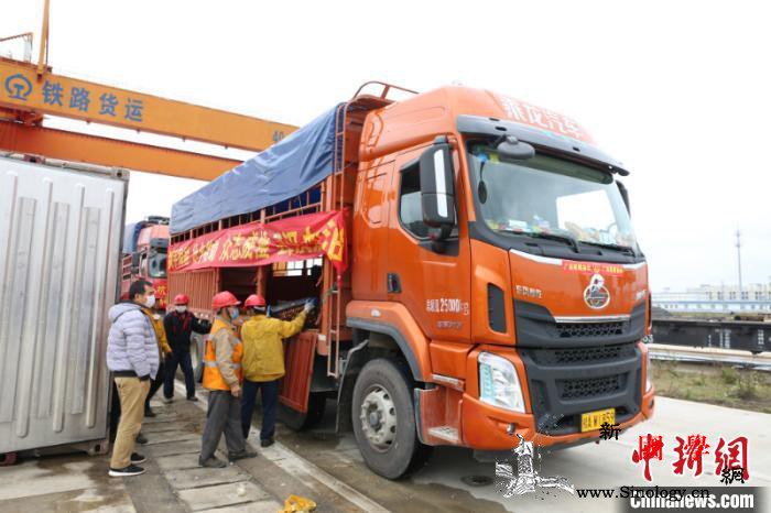 工信部:发往武汉的医用物资全程可控可_画中画-搬运-果蔬-