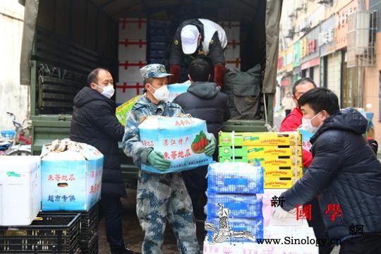 战疫前线的钢铁洪流：只要军车还跑城市_武汉市-调运-军车-