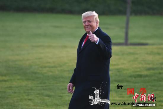 不满为特朗普亲信减量刑上千人要求美司_斯通-司法部-检察官-