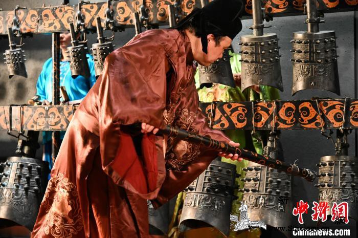 东京塔点亮中国红为抗击疫情加油_松山-芭蕾舞团-东京-
