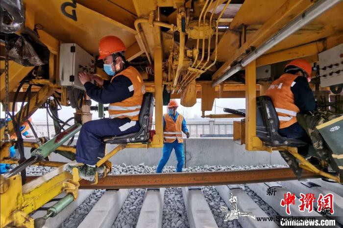银西高铁陕西段铺轨工程全面复工_铺轨-陕甘宁-复工-