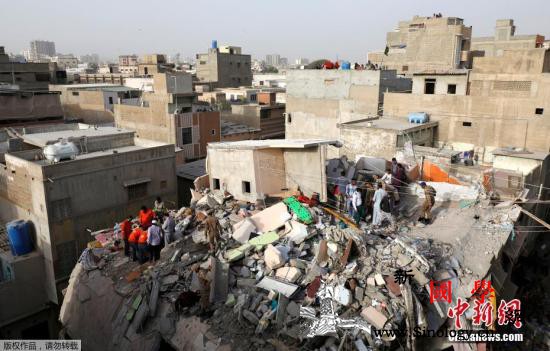 巴基斯坦居民楼倒塌事故已造成18死搜_卡拉奇-巴基斯坦-升至-
