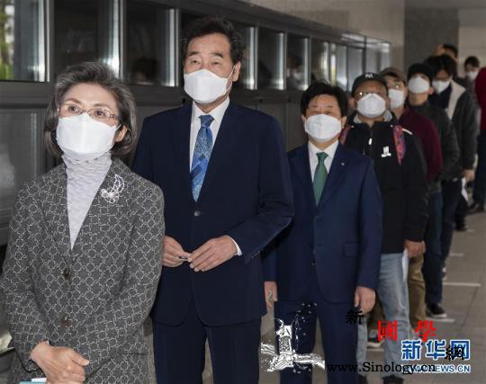 特写:直击新冠疫情下的韩国国会选举_选民-韩国-疫情-