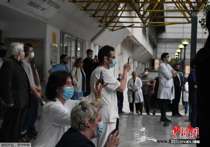 希腊总理发表电视讲话宣布松绑防疫禁令_希腊-疫情-雅典-