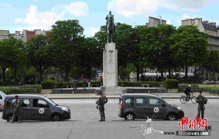法国确诊病例超13万卫生紧急状态延长_埃菲尔铁塔-画中画-宪兵-