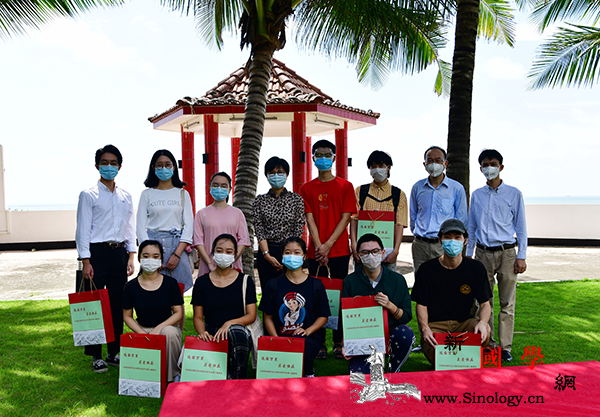 驻坦桑尼亚使馆向在坦中国留学生发放第_坦桑尼亚-消毒液-疫情-防疫-