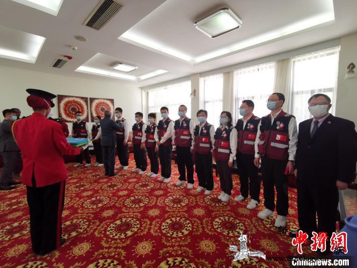 吉布提授予中国抗疫医疗专家组“独立日_华西-吉布提-授勋-