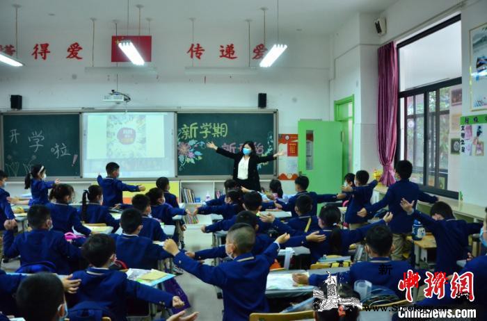 教育部：中小学生在校可不戴口罩须满足_画中画-教育部-疫情-