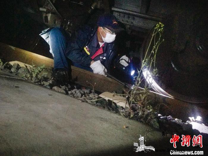 中国铁路车辆检修员逆势而上助力肯尼亚_肯尼亚-图为-检修-