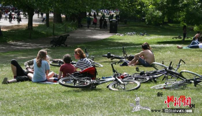 英国疫情趋缓逐步解封商店将在6月15_约翰逊-解封-英国-