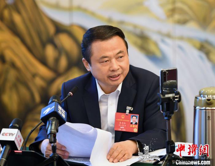 人大代表支招稳就业：围绕稳企业“作文_技改-民营-疫情-