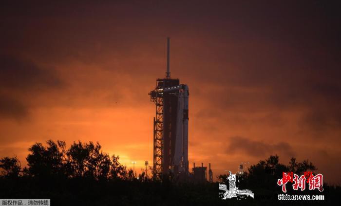 受恶劣天气影响SpaceX商业载人航_佛罗里达州-肯尼迪-美国-