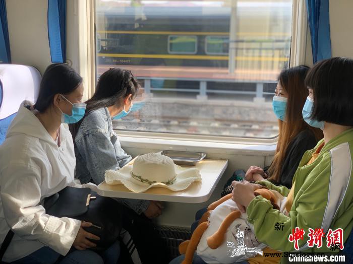 青海东西部旅游专列首发_乐都-青海人-德令哈-