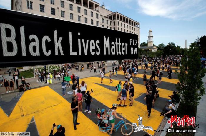 示威与疫情交织民调：80%受访美国人_弗洛伊德-选民-美国-