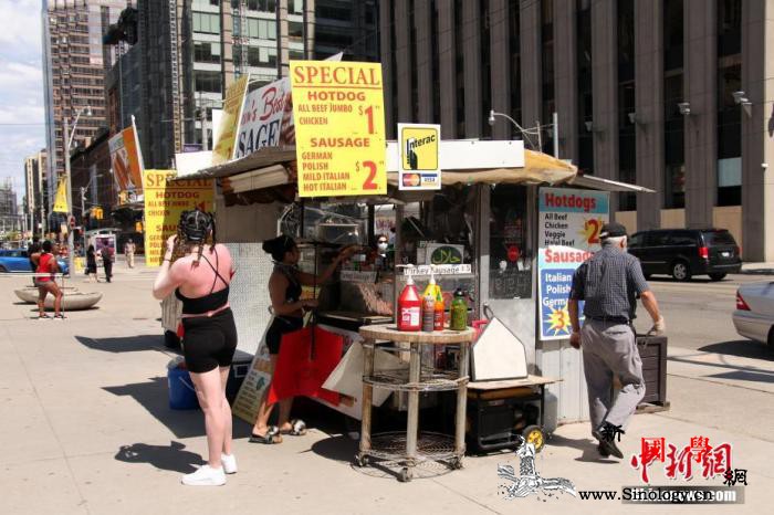 全球战疫:加拿大适度放宽入境限令以照_限令-加拿大-摊档-