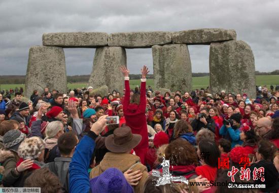 又添新谜:英巨石阵附近发现新石器时代_索尔兹伯里-竖井-考古学家-