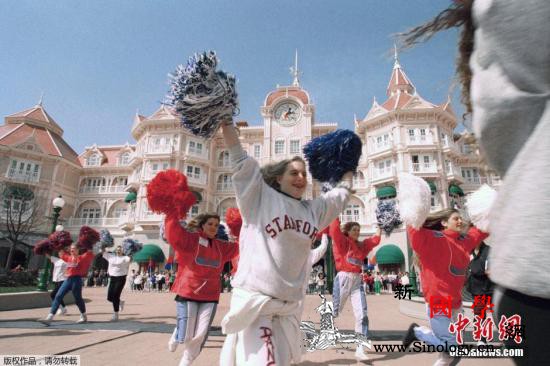 巴黎迪士尼7月15日拟重开园内将设2_将在-拉拉队-巴黎-