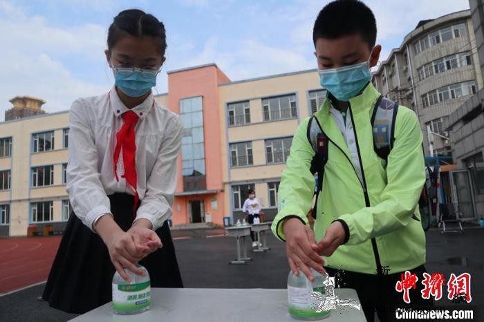 吉林市四至六年级小学生迎来复课_测温-吉林市-复课-
