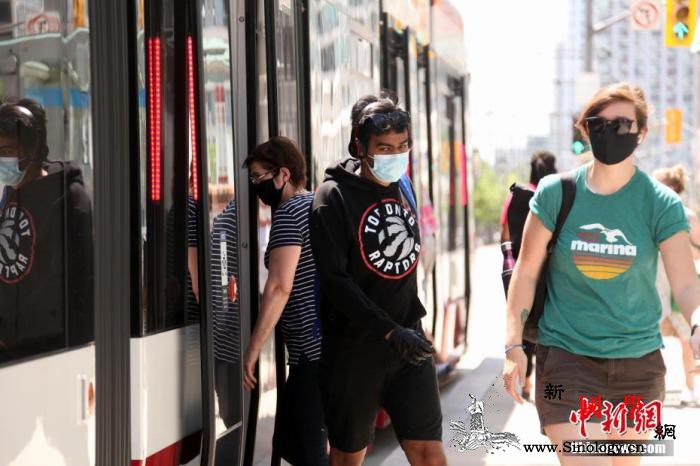 机上人员疑接触新冠病例加拿大一载有7_拉脱维亚-军机-折返-