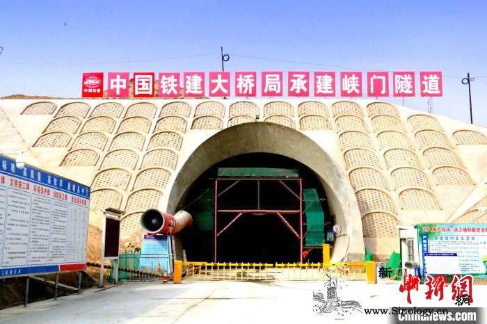 中兰铁路重点工程峡门隧道贯通_围岩-兰州-宁夏-