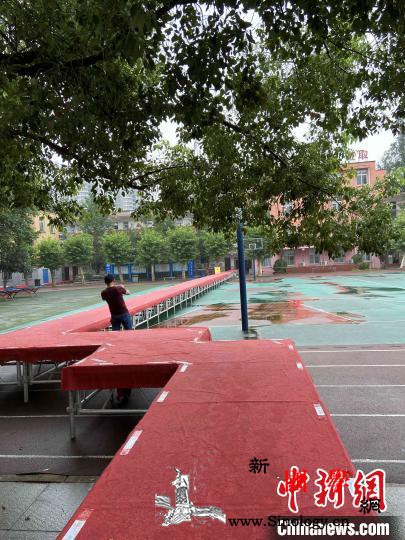 武汉多部门联动应对强降雨为中考保驾护_渍水-武汉市-强降雨-