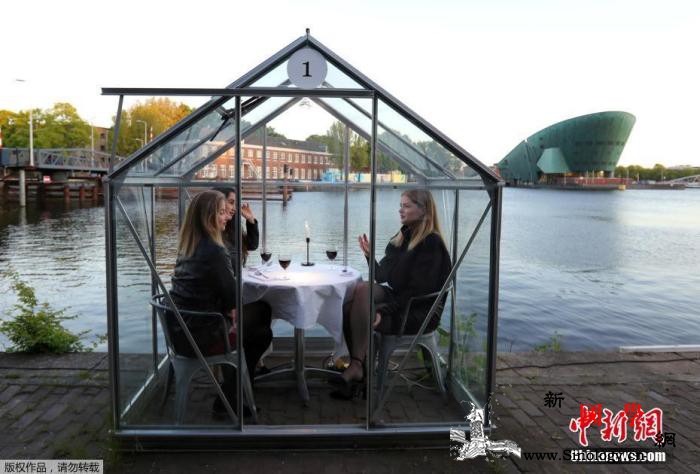 病例激增荷兰政府仍不建议戴口罩：尚未_荷兰-佩戴-口罩-