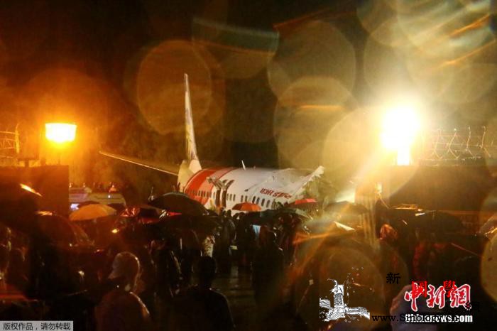 印度客机失事百余人死伤民航局长指责机_卡里-卡特-普尔-