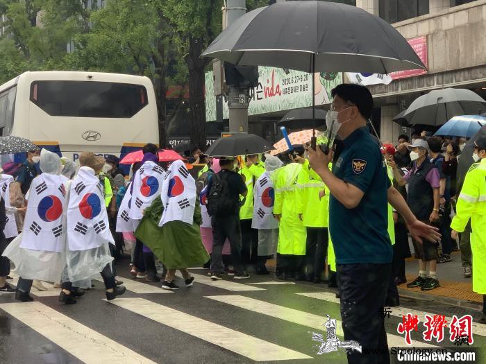 韩国首都圈病例猛增总统文在寅怒批“个_韩国-集会-疫情-