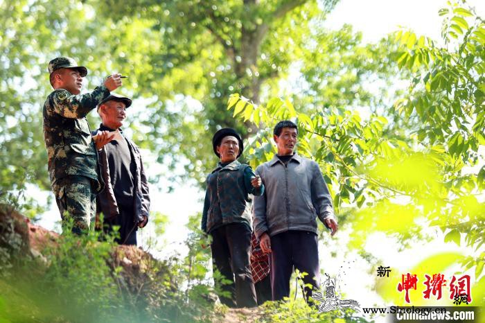 通讯：彝族军人布哈扶贫的“五件事”_武警部队-彝族-脱贫-