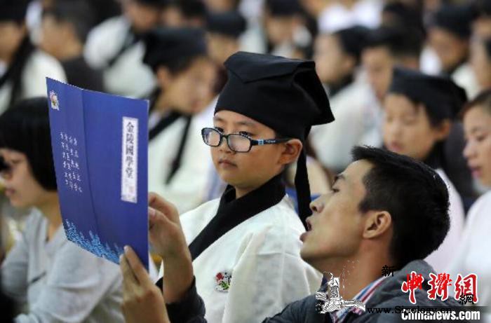 半年宅在家教育部：中小学生近视率增_教育部-线上-疫情-